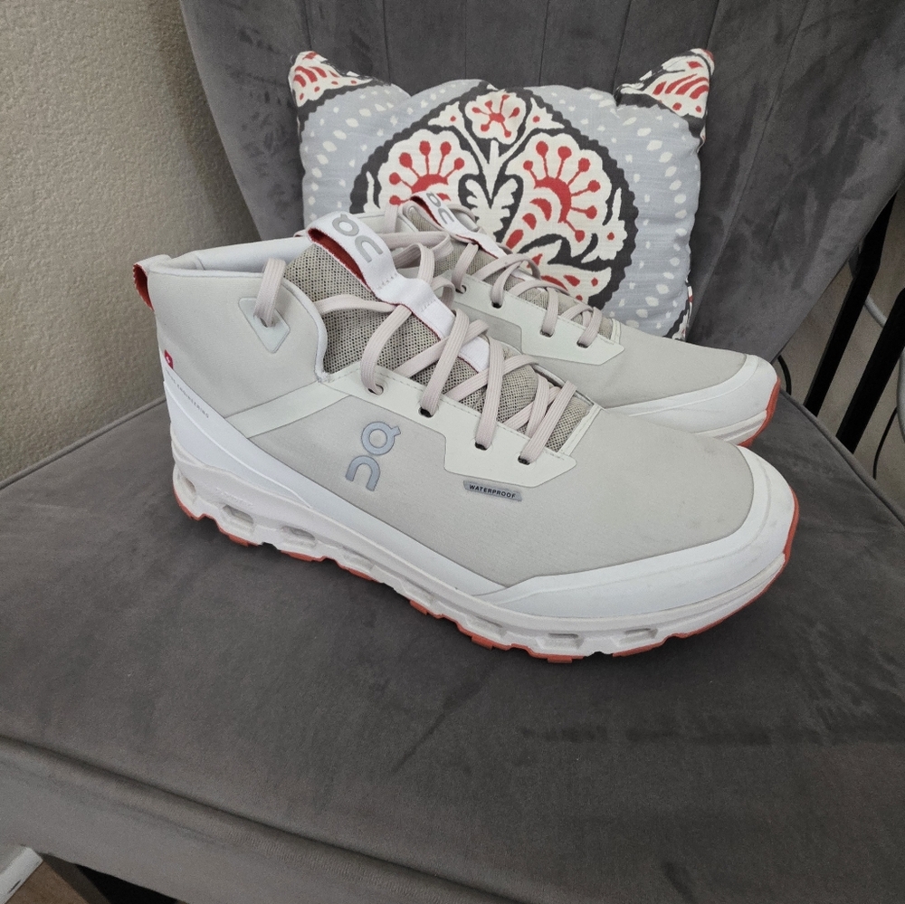 Men size 10 On training tennis shoes. - Picture 3 of 4